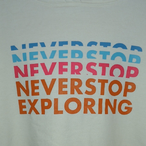 The North Face Cream Cropped Hoodie - Neverstop Exploring - Picture 4 of 8